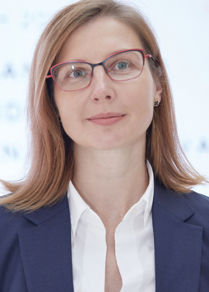 بين الفن والموضة