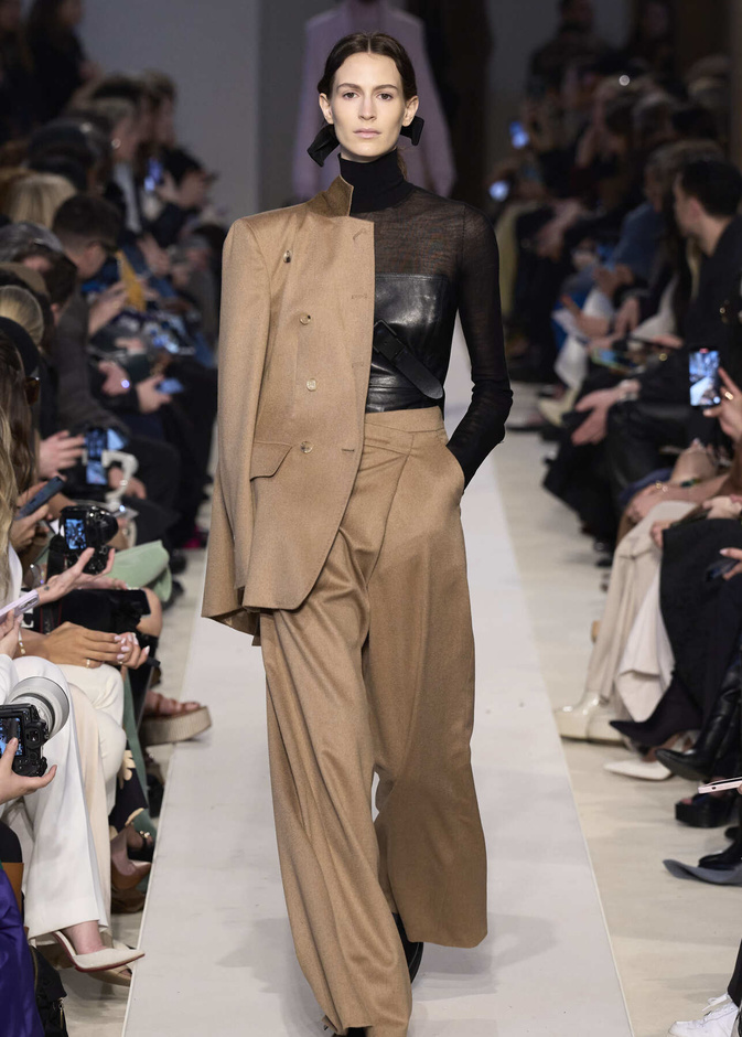 البناطيل الترابية تتصدّر اختياراتك بكثير من الأناقة