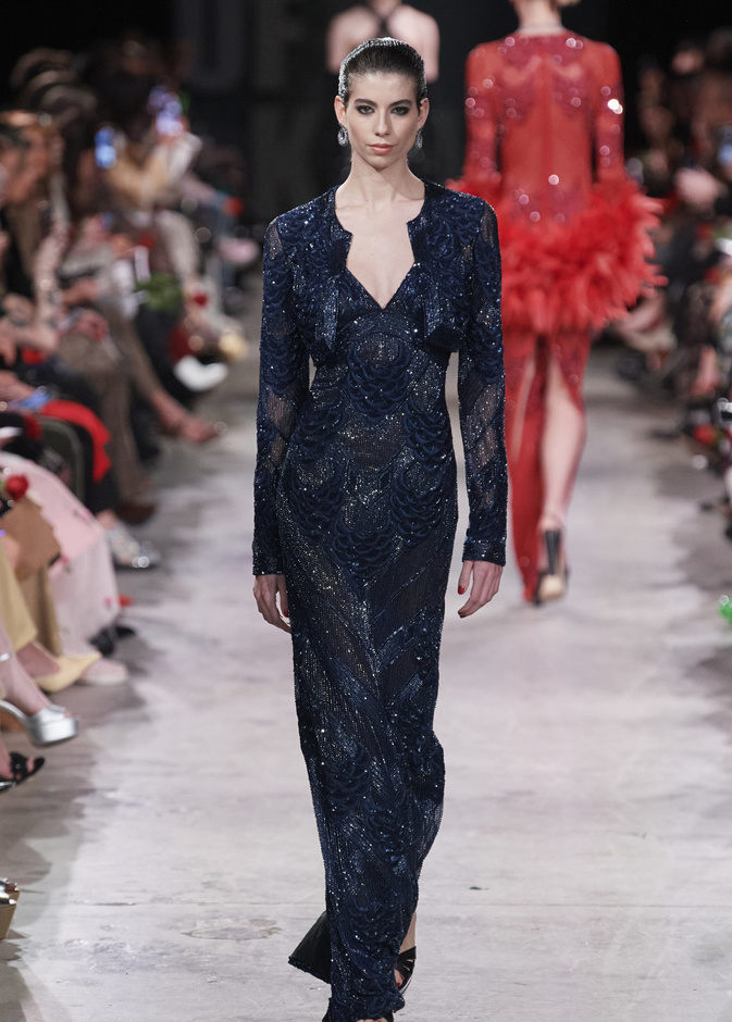 فساتين الترتر موضة شتاء 2024 في مناسبات نهاية العام