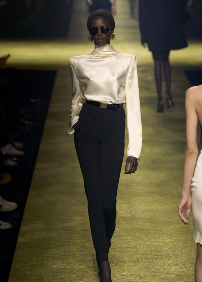 إطلالة من Saint LAurent