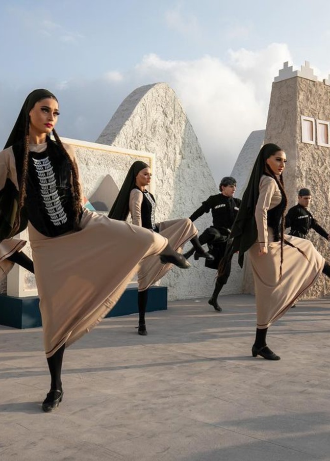 أبرز 7 فعاليات في النسخة الثالثة من مهرجان قمم الدولي للفنون الأدائية الجبلية