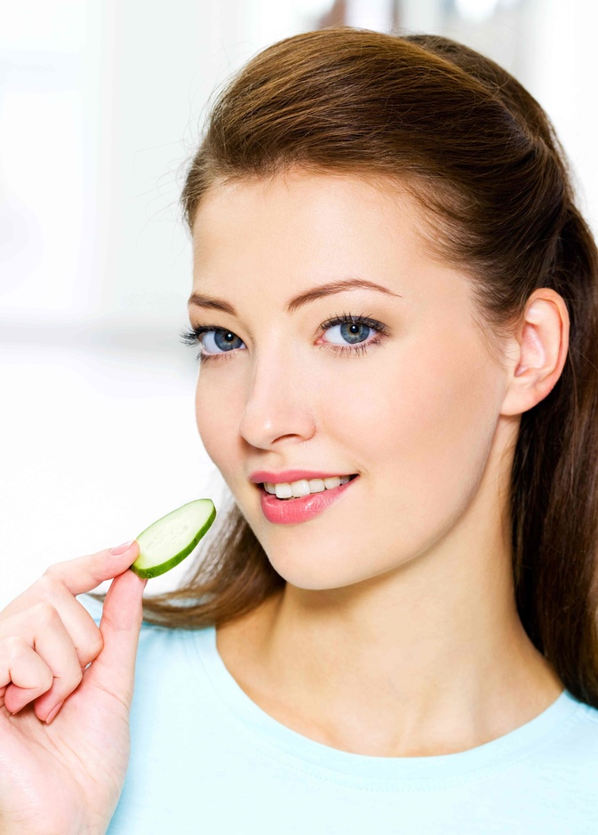 تعزيز صحة الأمعاء أحد أهم فوائد الخيار للمرأة