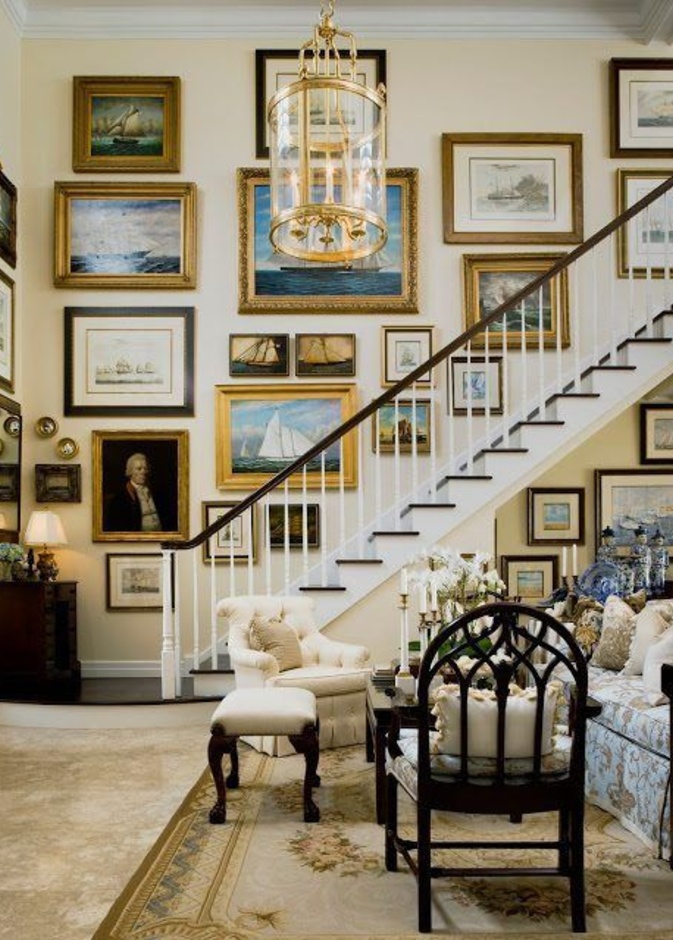 7 طرق لتزيين جدار الدرج.. تضيف الجاذبية والتميز للمنزل