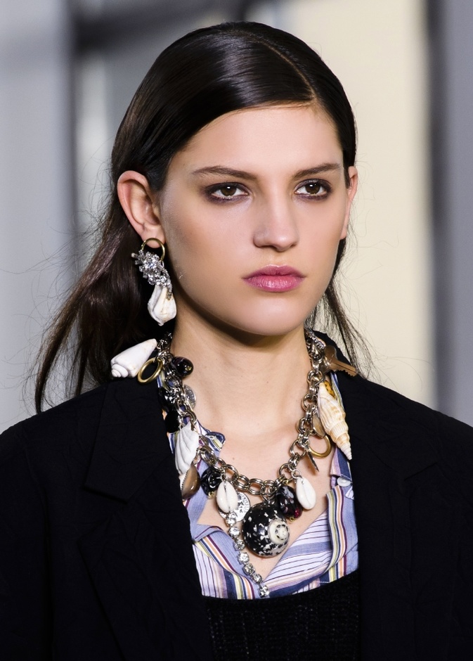 للمرأة العاملة... عززّي جمالك وإطلالتك الجذابة في 2024 بإتباع هذه النصائح