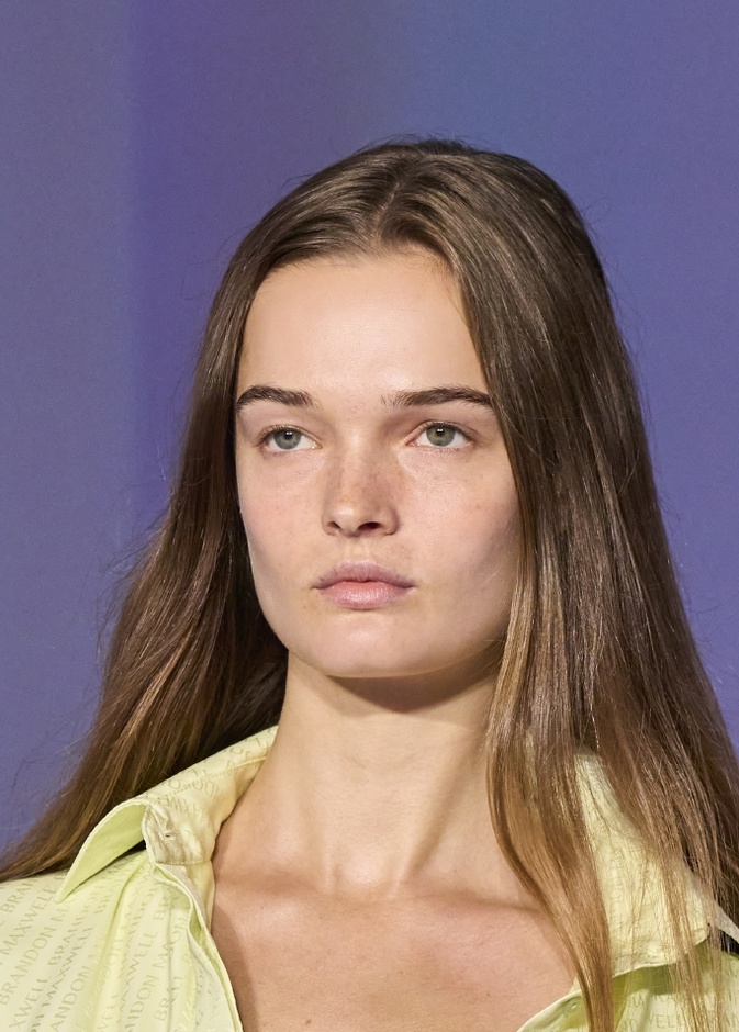 يُصلح الشعر التالف ويُعيد للبُصيلات حيويتها... إليكِأفضل مكون طبيعي وأهم النصائح