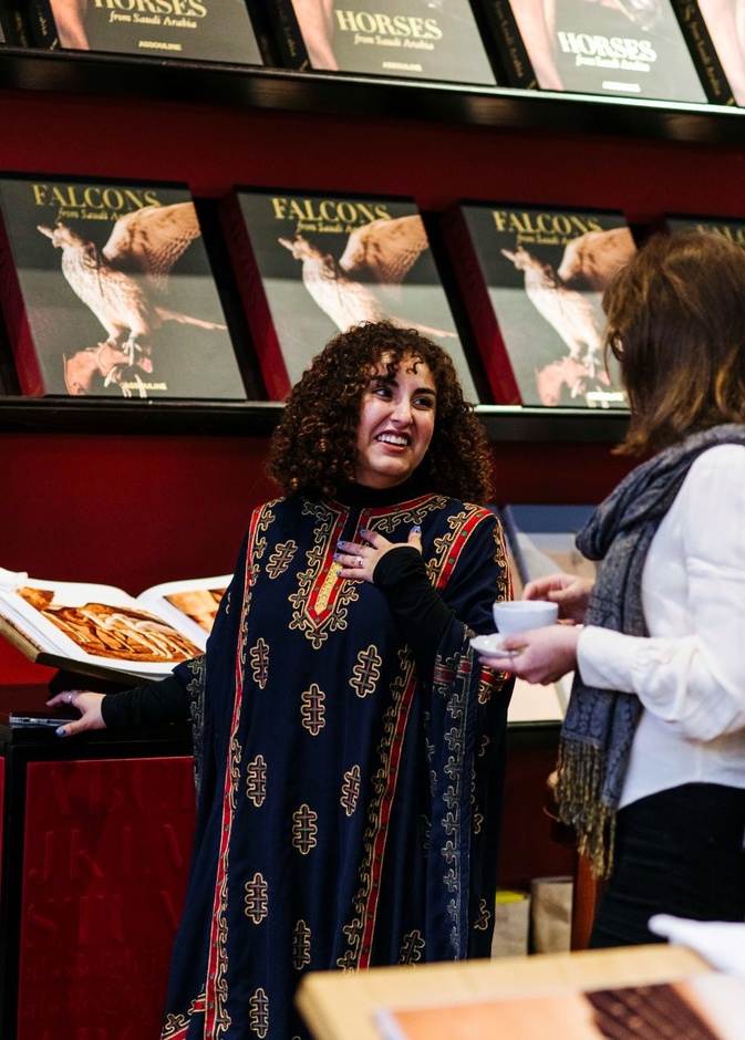 غادة المهنا تعرب لـ هي عن سعادتها بتدشين كتاب Camels from Saudi Arabia في عام الأبل