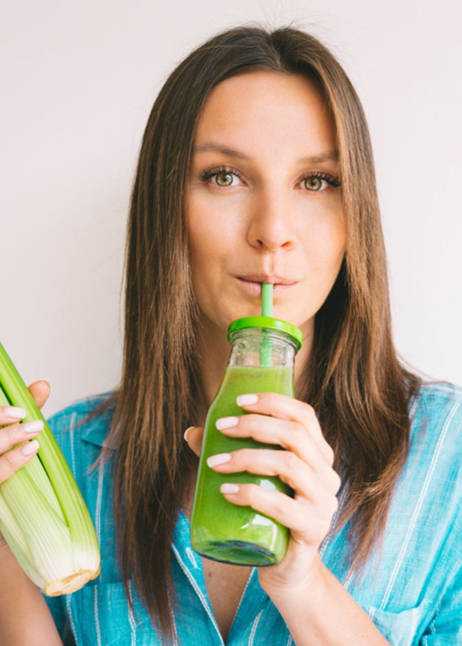 البعض يصفه ب "العصير الخارق": فوائد تناول عصير الكرفس وكيفية تحضيره