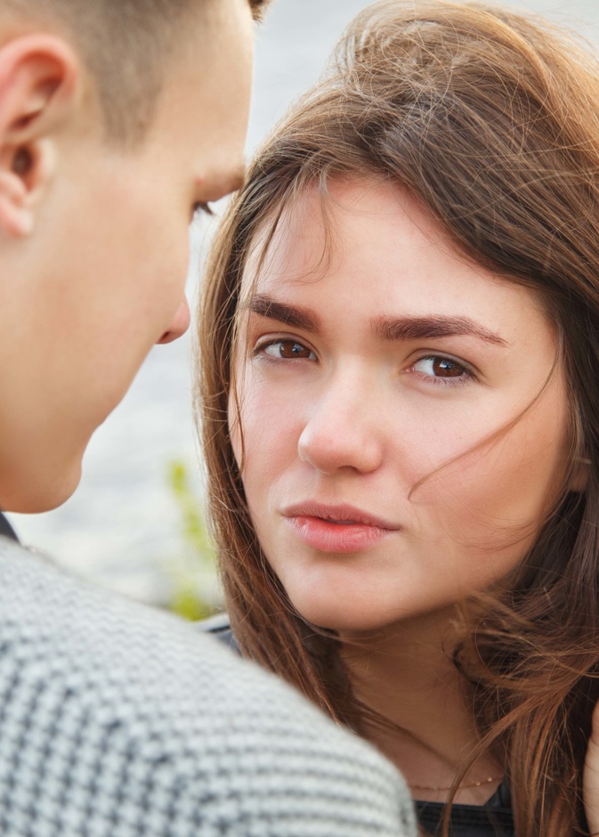 كلام الرجل المخادع المعسول لا يعكس صدق مشاعره 