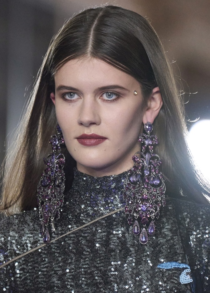 إليك أفضل مكونات طبيعية لتطويل وتكثيف الشعر