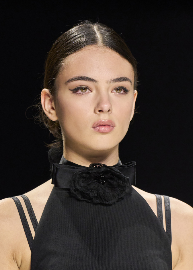 استعيدي الثقة والنعومة بخطوات للتخلص من الشعر الزائد