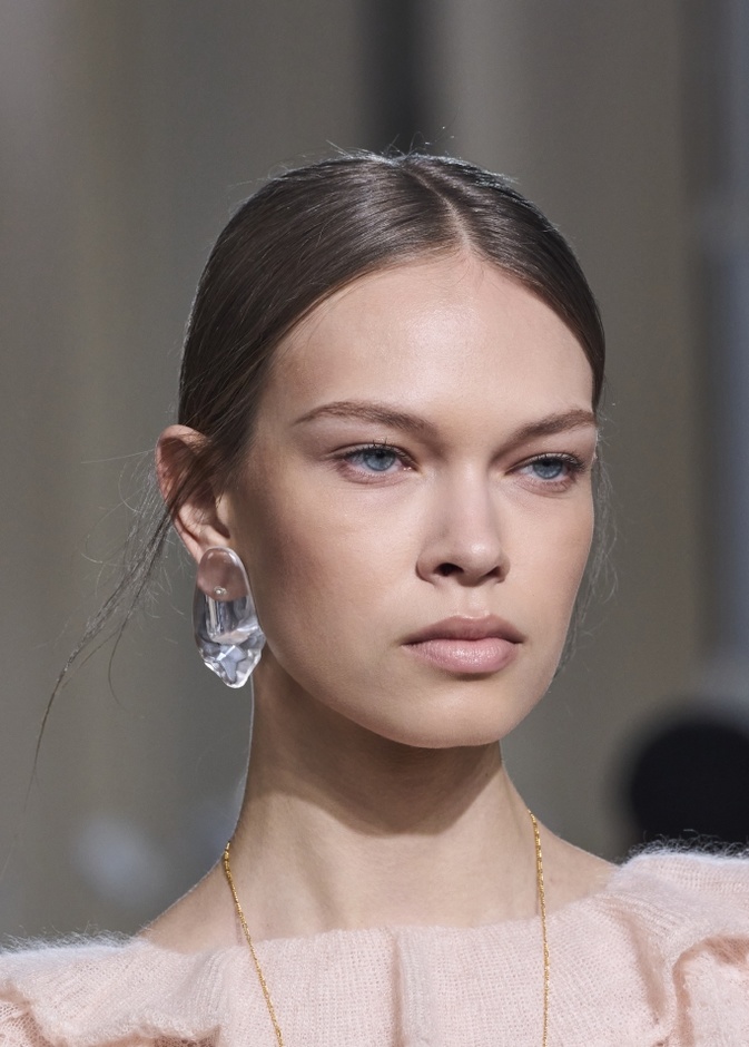 تحدّي اللمعان ب7 مكونات طبيعية تحدّ الدهون وتضفي إشراقة لا مثيل لها