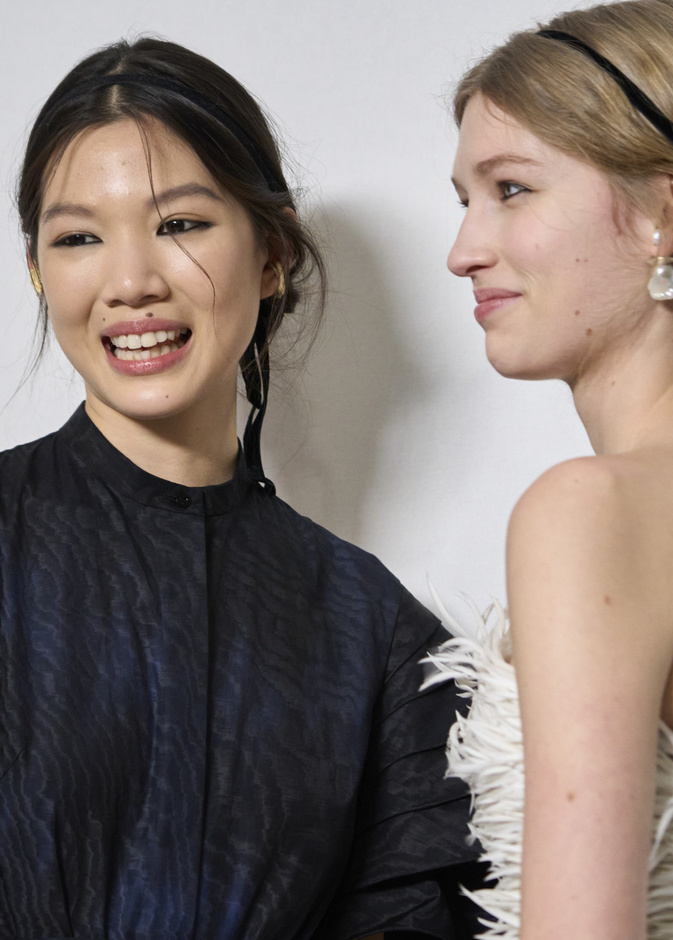 "هي" بشكل حصري في كواليس عرض ديور للهوت كوتور في باريس.. إليك أبرز الإتجاهات الجمالية المقبلة