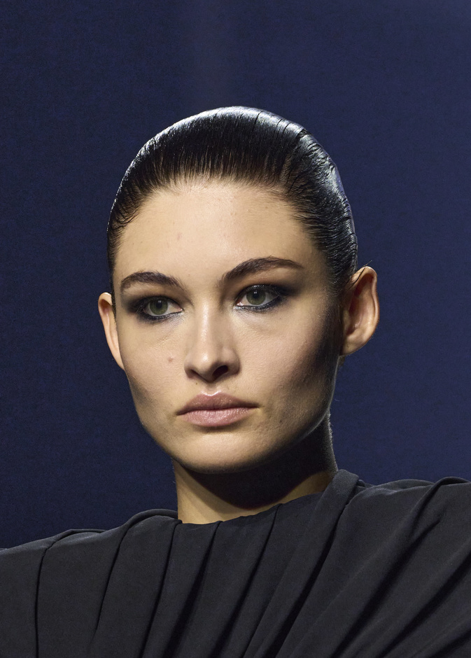 مكياج عيون سموكي لا تزول موضته.. إليك أفضل القواعد والأفكار لتطبيقه في شتاء 2024