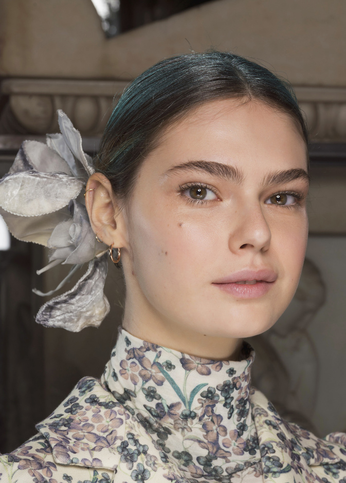 نفخ الخدود لإطلالة أكثر شبابا