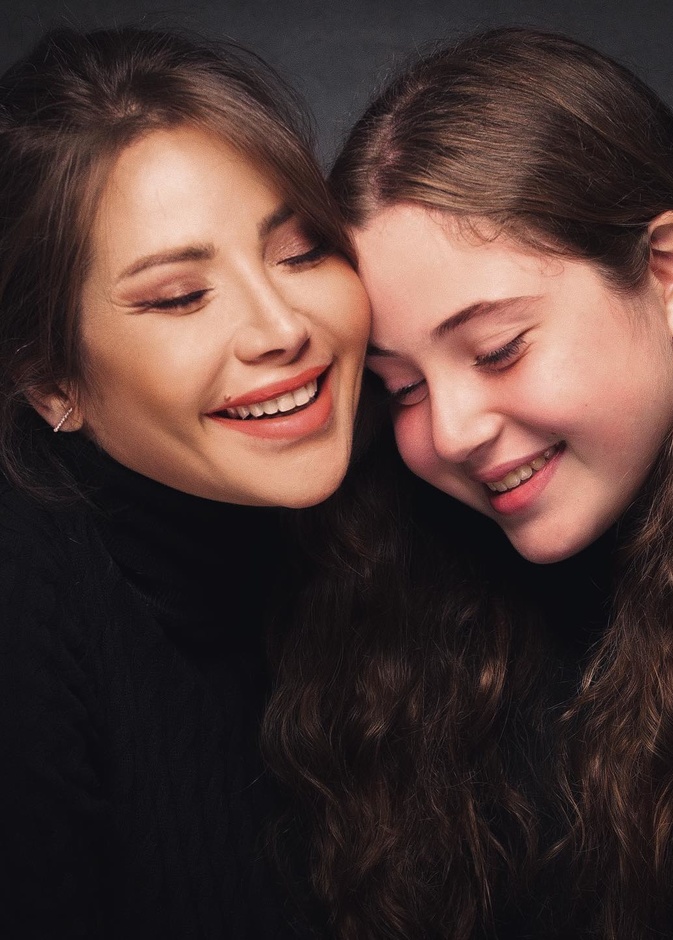 سلافة معمار وابنتها 