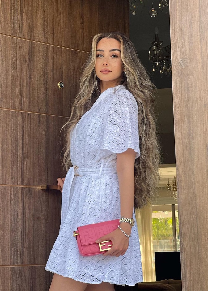 هنا الزاهد