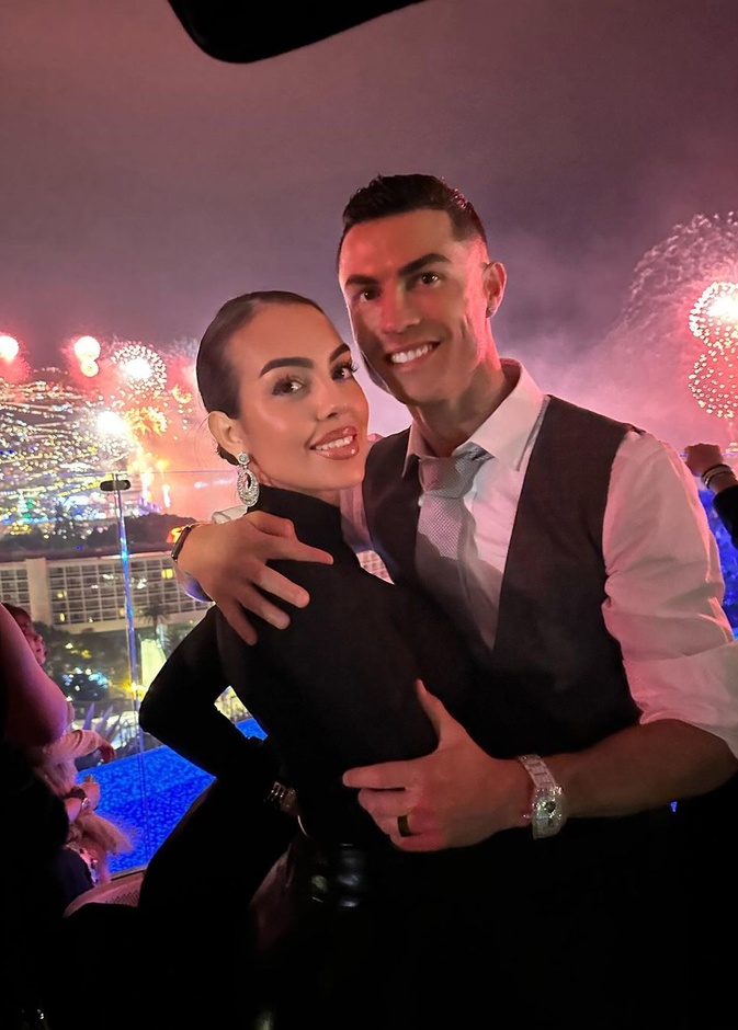 جورجينا رودريغيز تحتفل مع كريستيانو في البرتغال