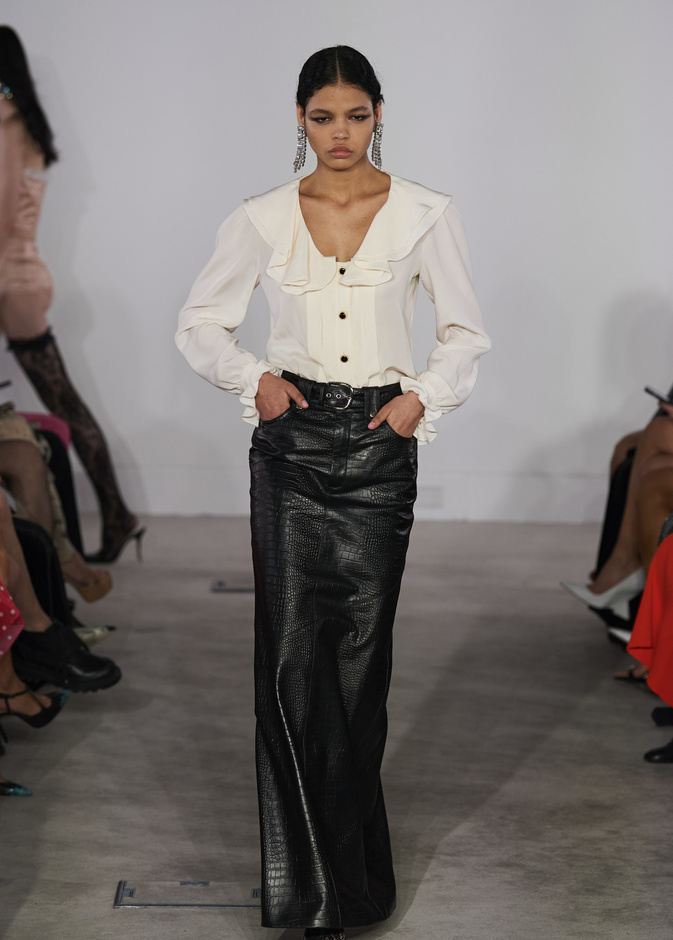 طرق تنسيق التنانير الجلد في الشتاء