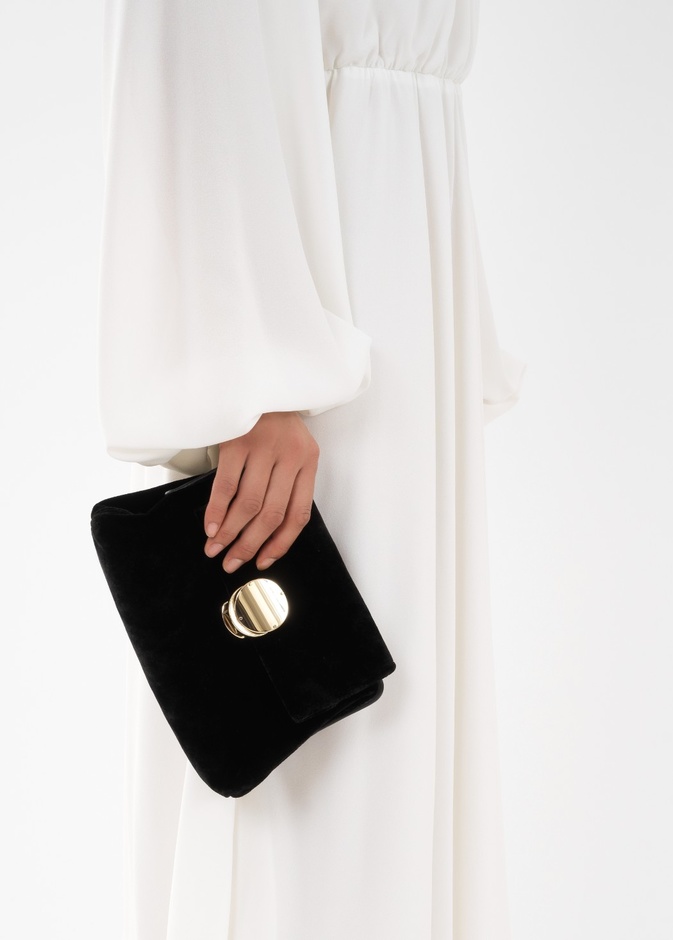 احتفال بالأناقة والأنوثة والتزام بالاستدامة والحرفية... اكتشفي مجموعة Chloé x Atelier Jolie