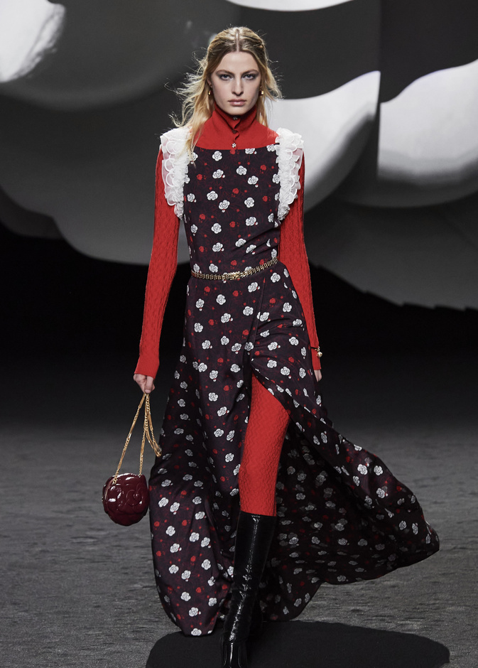 الجوارب الحمراء في كل مكان.. هل تكون خيارك القادم؟