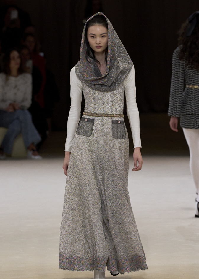 أسبوع الهوت كوتور لربيع وصيف 2024 ابتعاد عن الخيال ومقاربة للواقع 