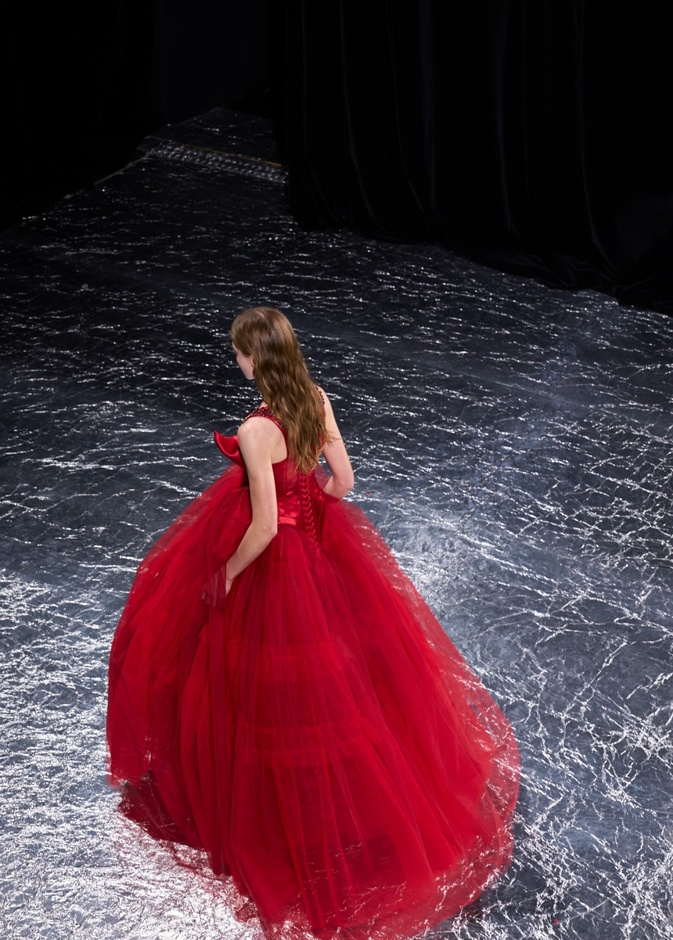 أسبوع باريس للكـوتور  ما بين التطرف والكمال الاندماج والاستعراض... حرفة الأزياء الراقية في أوج إمكانياتها