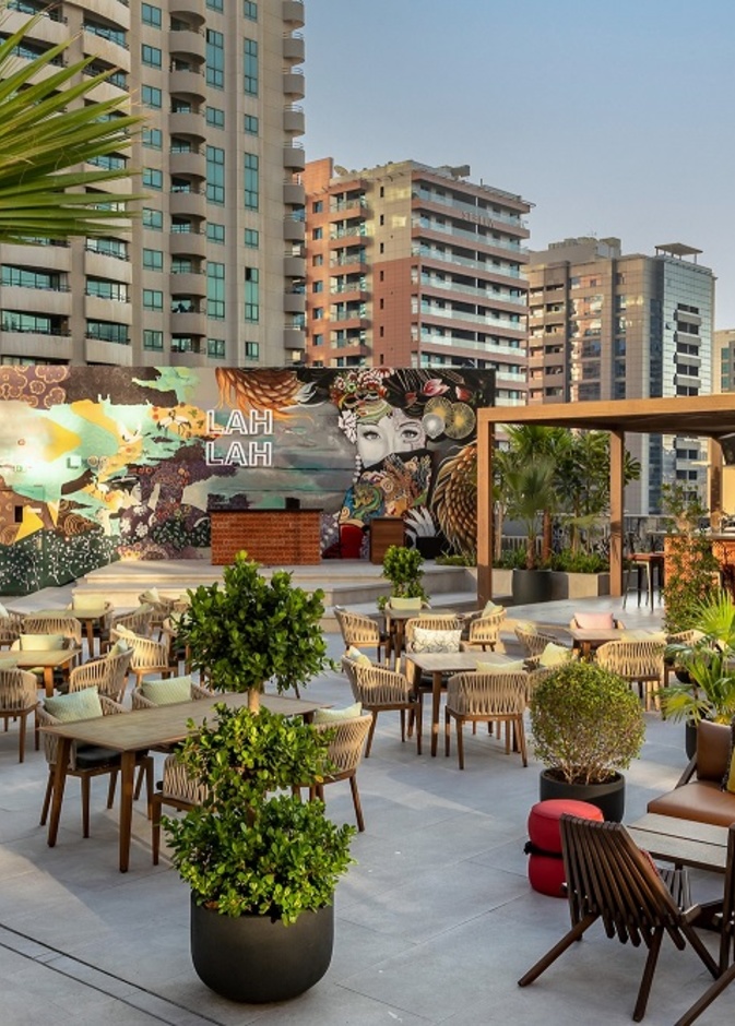 تمتعوا بأشهى النكهات الآسيوية وسط إطلالات خلابة في التراس الخارجي للمطعم الفاخر "لاه لاه"