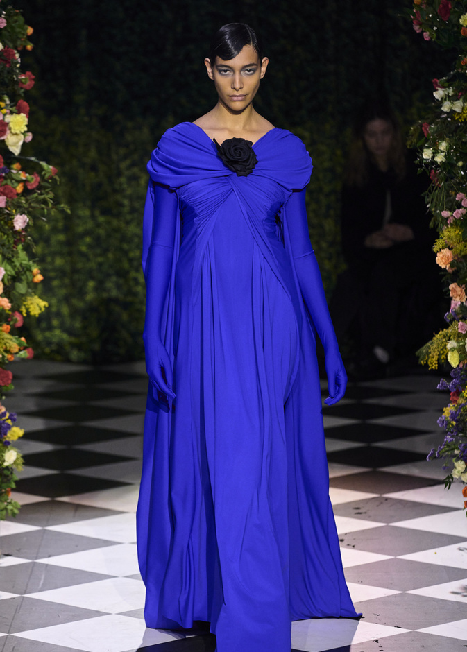 فساتين سهرة تخفي البطن والأرداف لإطلالتك في شتاء 2024