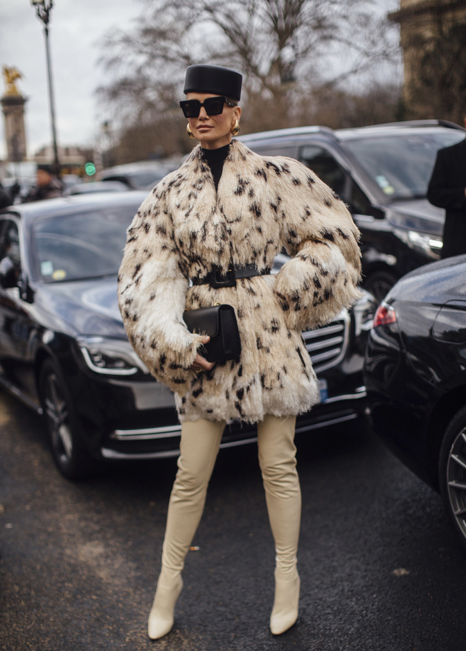 صيحات الموضة الراقية من موضة الشارع في باريس لصيف 2024