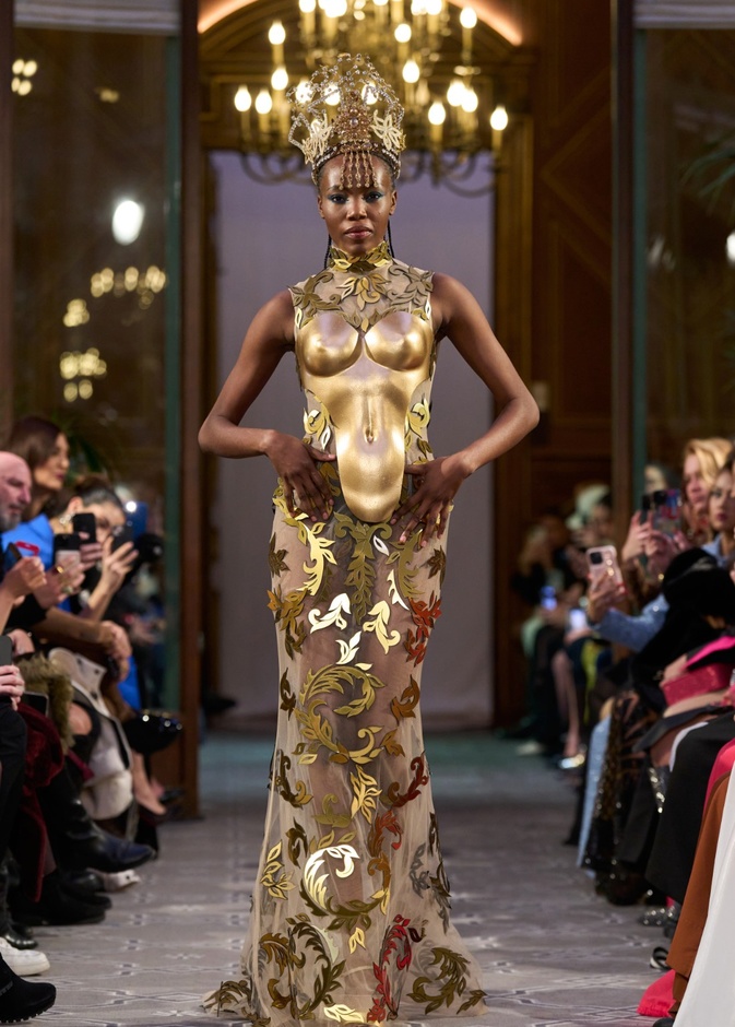 مجموعة الأزياء الراقية للمصمم روبير أبي نادر لربيع 2024 أناقة مطواعة بخيال وسموّ