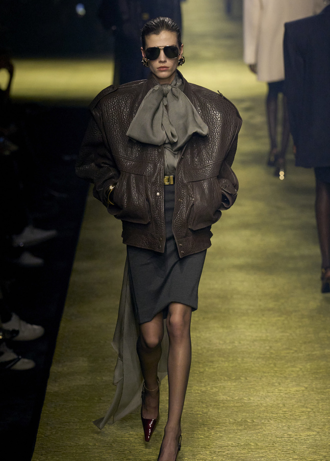 إطلالة من Saint LAurent