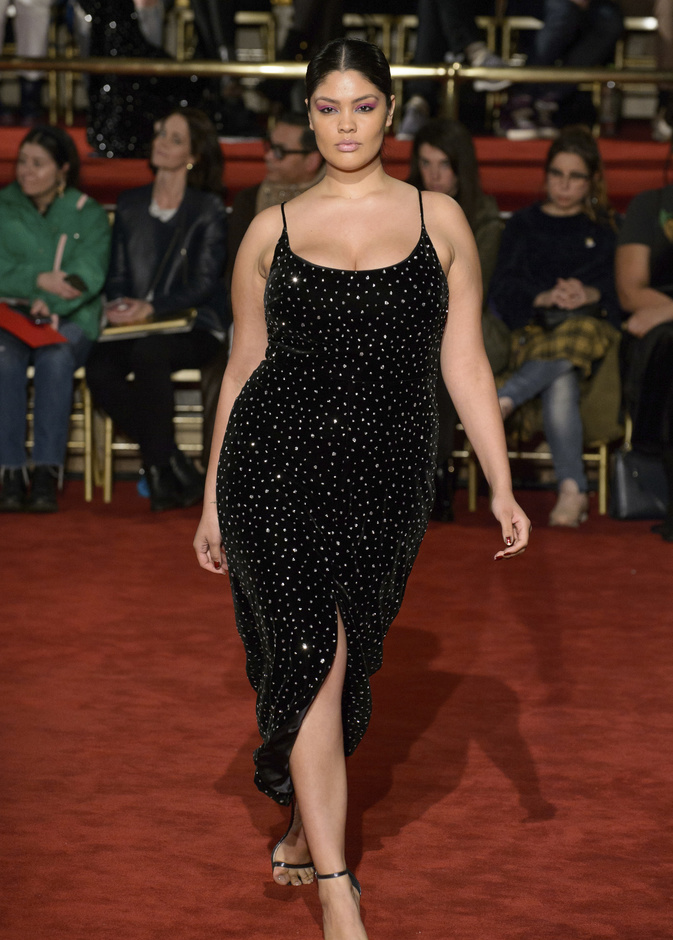 إطلالة من Christian siriano خريف وشتاء 2018