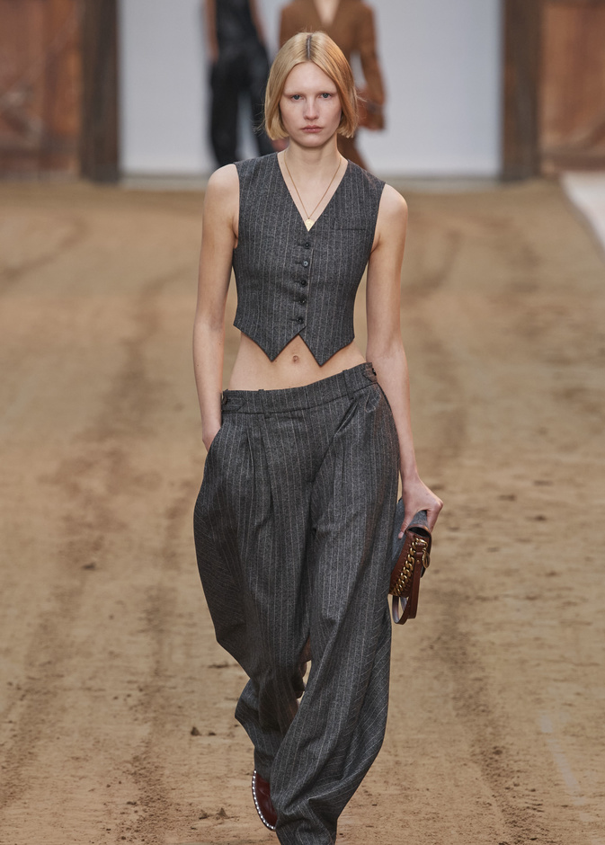 "الجيليه" سترة بسيطة من دون أكمام لكن تأثيرها كبير في شتاء 2024 