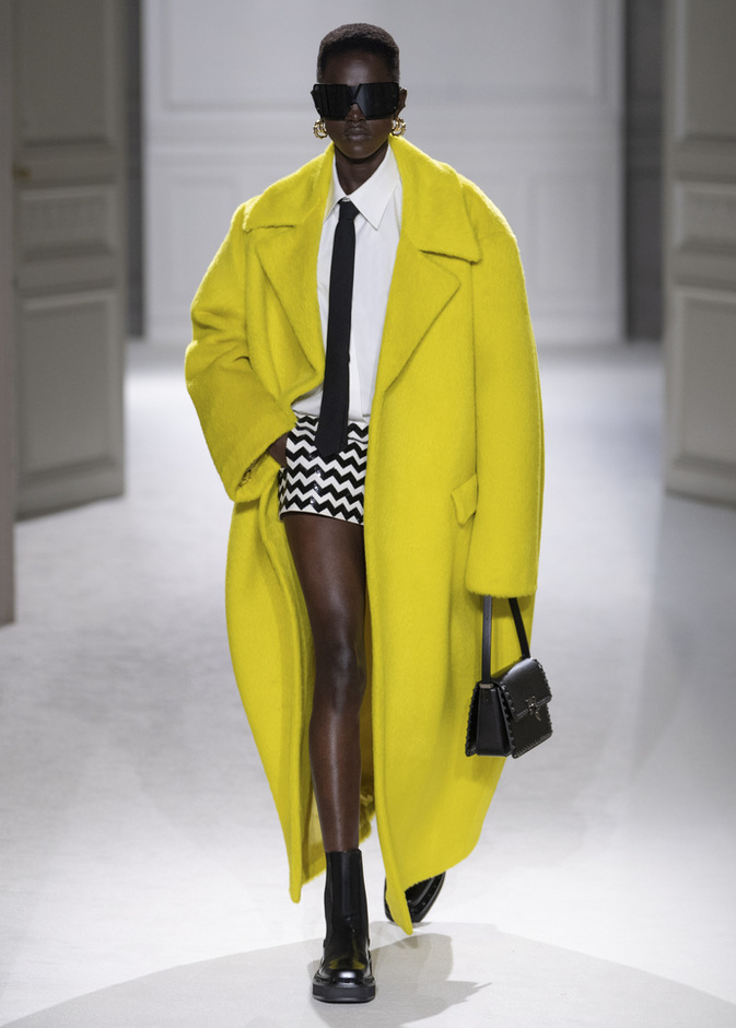 صيحة اللّون الأصفر متصدرة موسم شتاء 2024