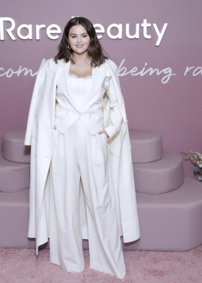 إطلالة مجوهرات Selena Gomez 