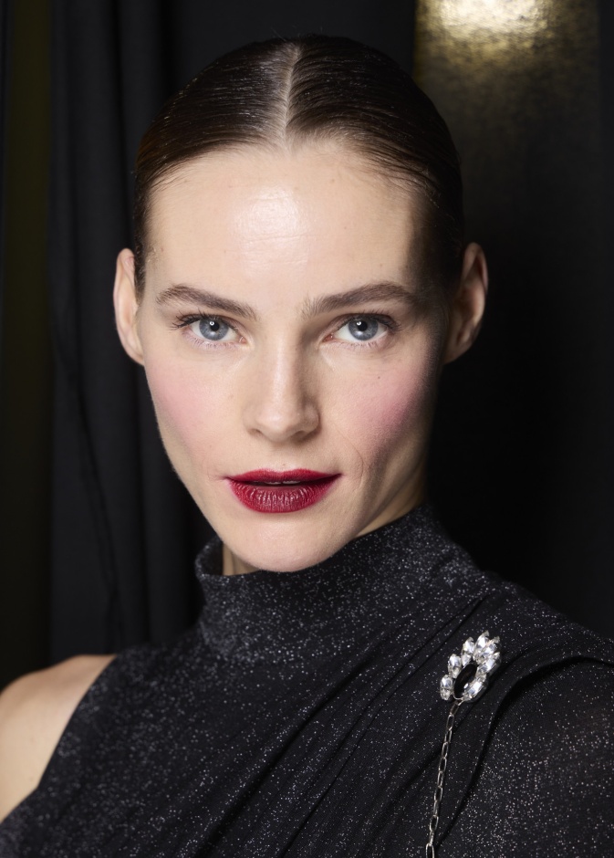 تقنية الفراكشنال ليزر لتقشير وتجديد سطح البشرة