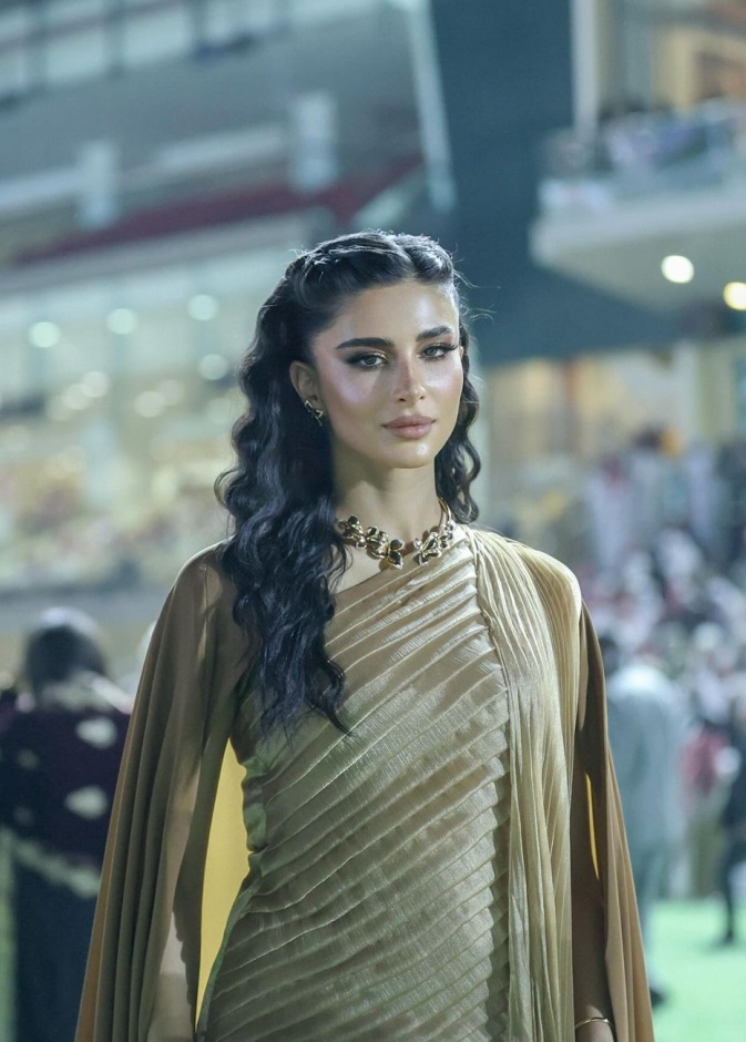 رهف الحربي بإطلالة من تصميم علامة Haiba  من تصوير مشعل شينان