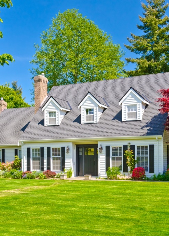 من الأبواب الأمامية بالألوان الجريئة إلى الأسقف المعدنية.. 10 اتجاهات للتصاميم الخارجية المنزلية 