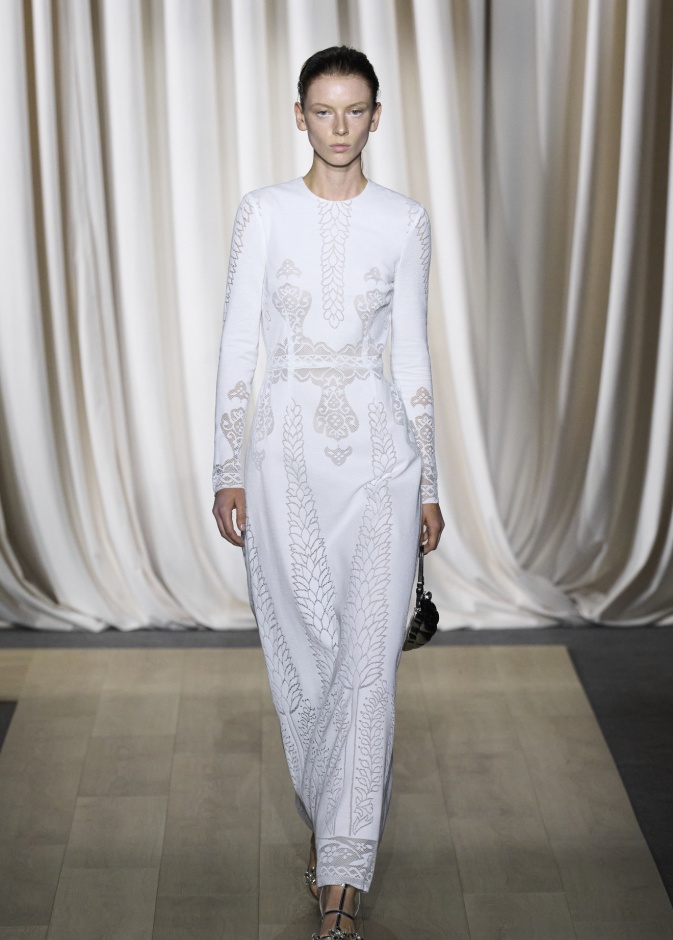 موديلات الفساتين لربيع وصيف 2024 متنوعة وترضي كل الأذواق