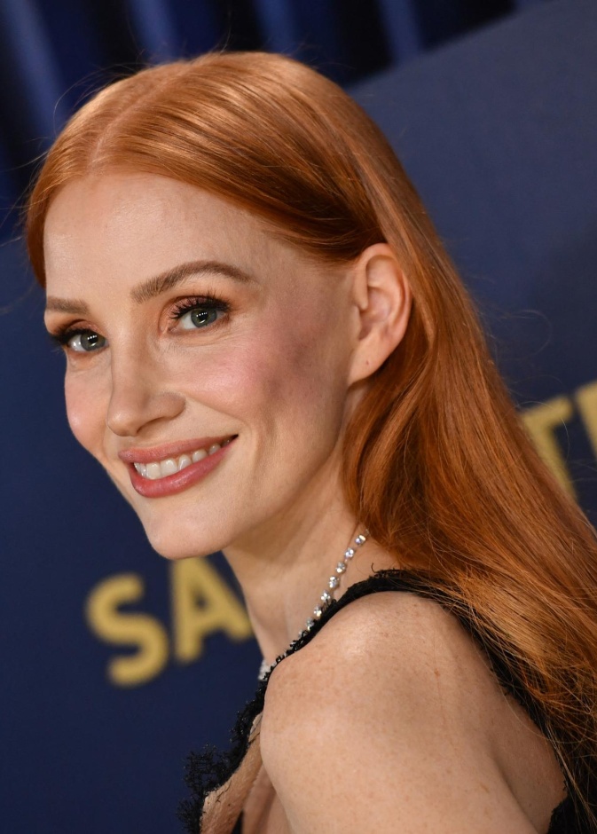 إطلالة Jessica Chastain برسمات المكياج البني