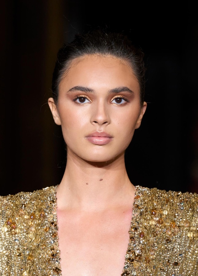 استعيدي شبابك عن طريق فهم آثار الشيخوخة على الرقبة وسبل مكافحتها