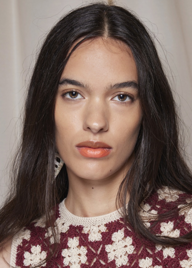 الطرق الفعّالة للاستفادة من بذور الشيا في العناية بالشعر