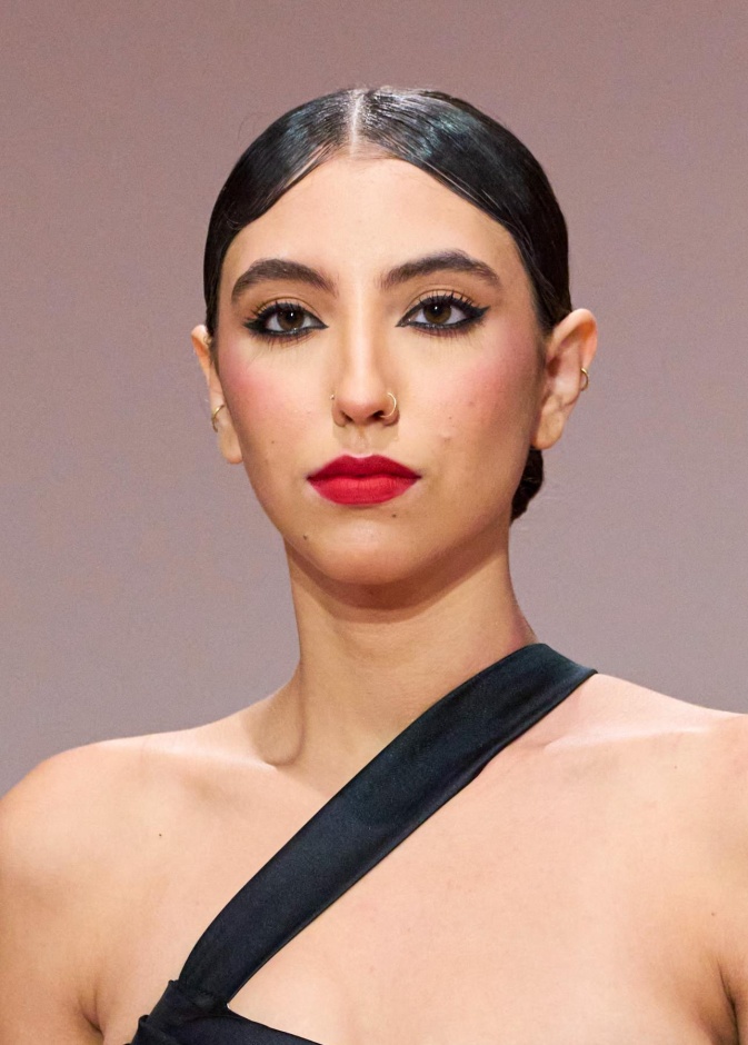 سر شبابك بين أناملك..تجنبي أخطاء المكياج لتظهري بمظهر أصغر وأكثر حيوية