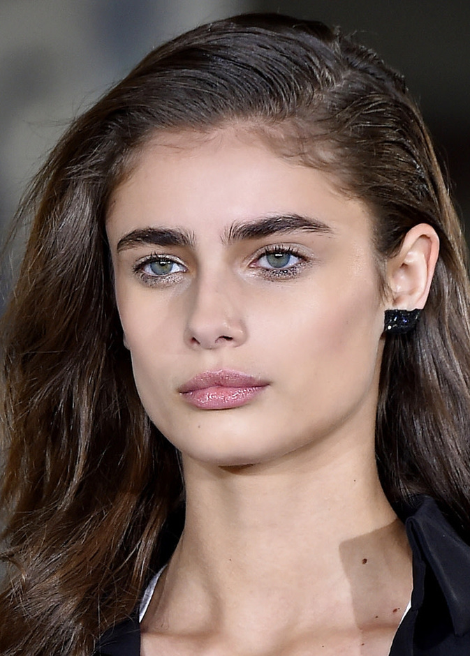 كيف تحصلين على شفاه وردية وممتلئة تجميلياً؟