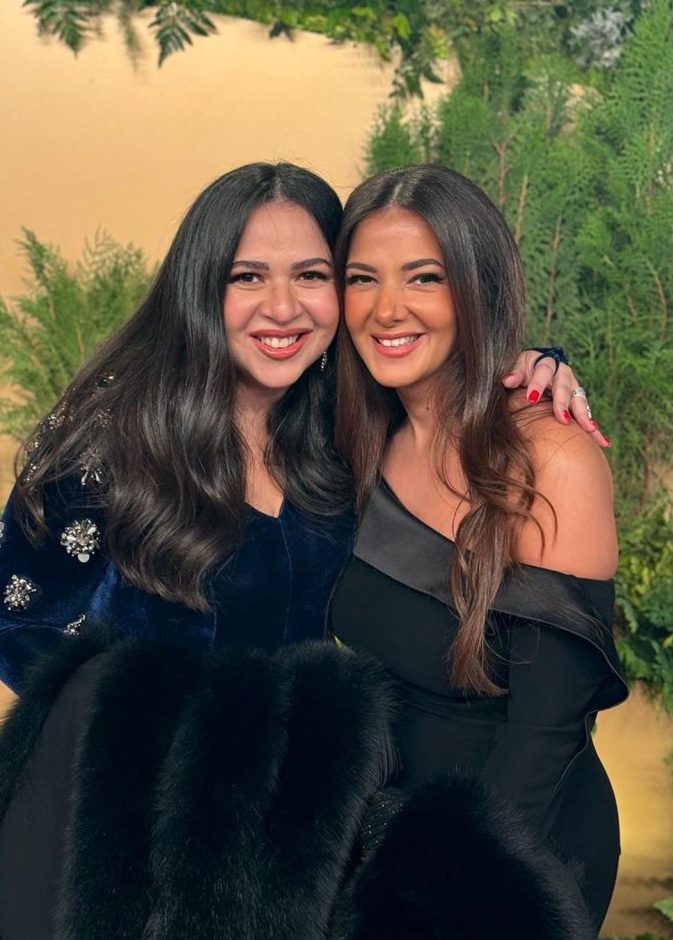 إيمي سمير غانم وشقيقتها دنيا