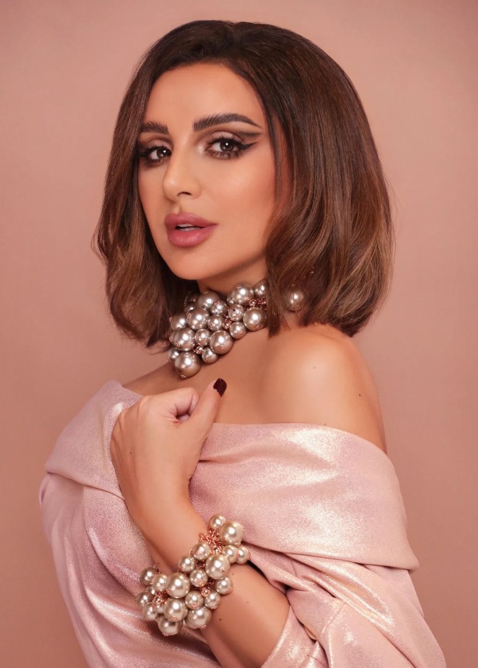 3 اتجاهات جمالية تطبع موضة ربيع 2024 اعتمديها على طريقة النجمات