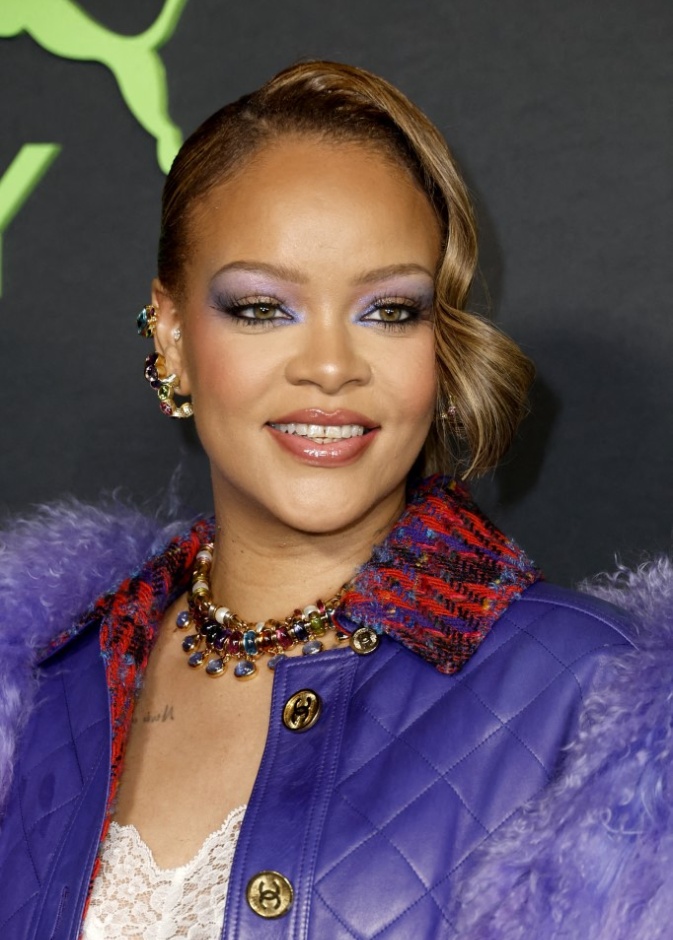 اجمل تسريحات شعر ومكياج ريهانا بمناسبة عيد ميلادها