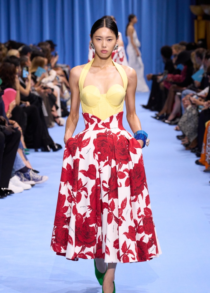 الورود في كل مكان على التنانير في عيد الحب 2024