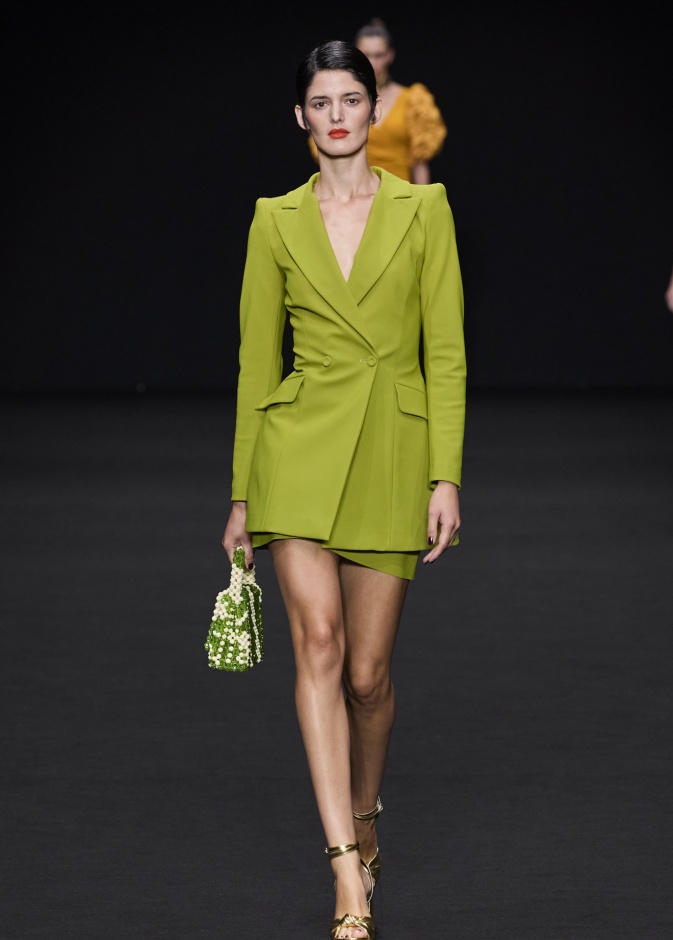 موضة الجاكيتات الخضراء والفاتحة