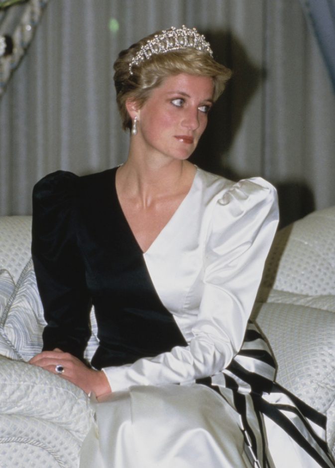 أيقونات الموضة في التاريخ نتخيلها بأزياء اليوم